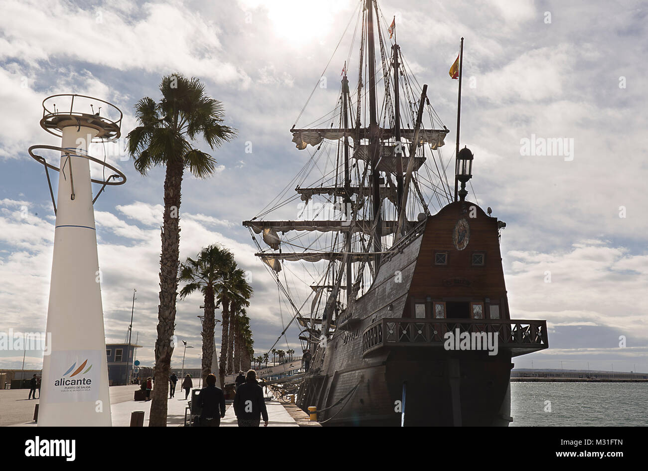 Alicante, Spanien. Januar 26, 2018: Verankerung der Galeon im Hafen von Alicante ein Replikat der spanischen Galeonen, die mit Amerika gehandelt Stockfoto