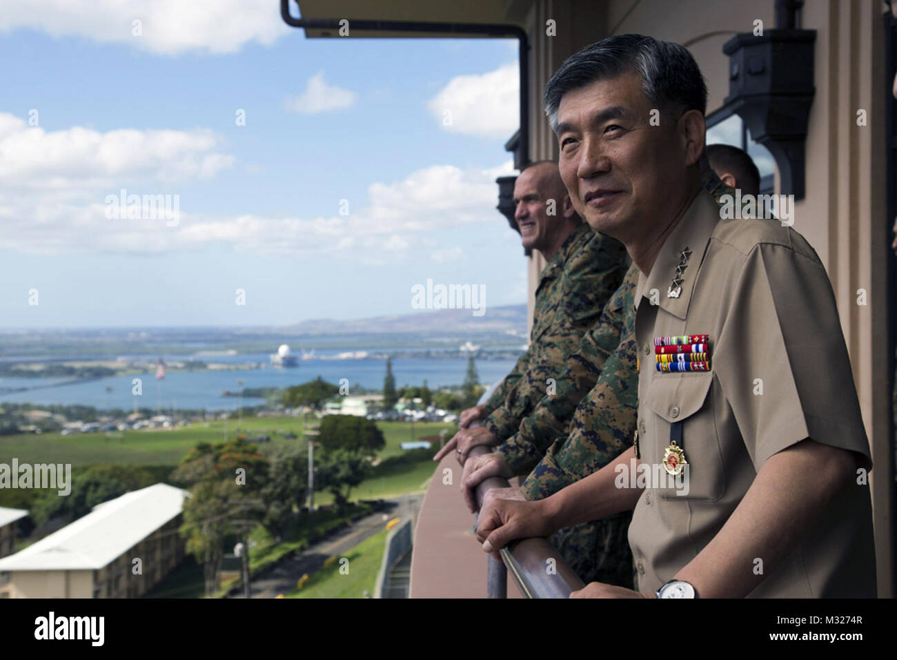 ROK LtG Ju blickt auf Pearl Harbor aus dem Nimitz-Mac Arthur Pacific Command Center von # FIRMA PACOM Stockfoto