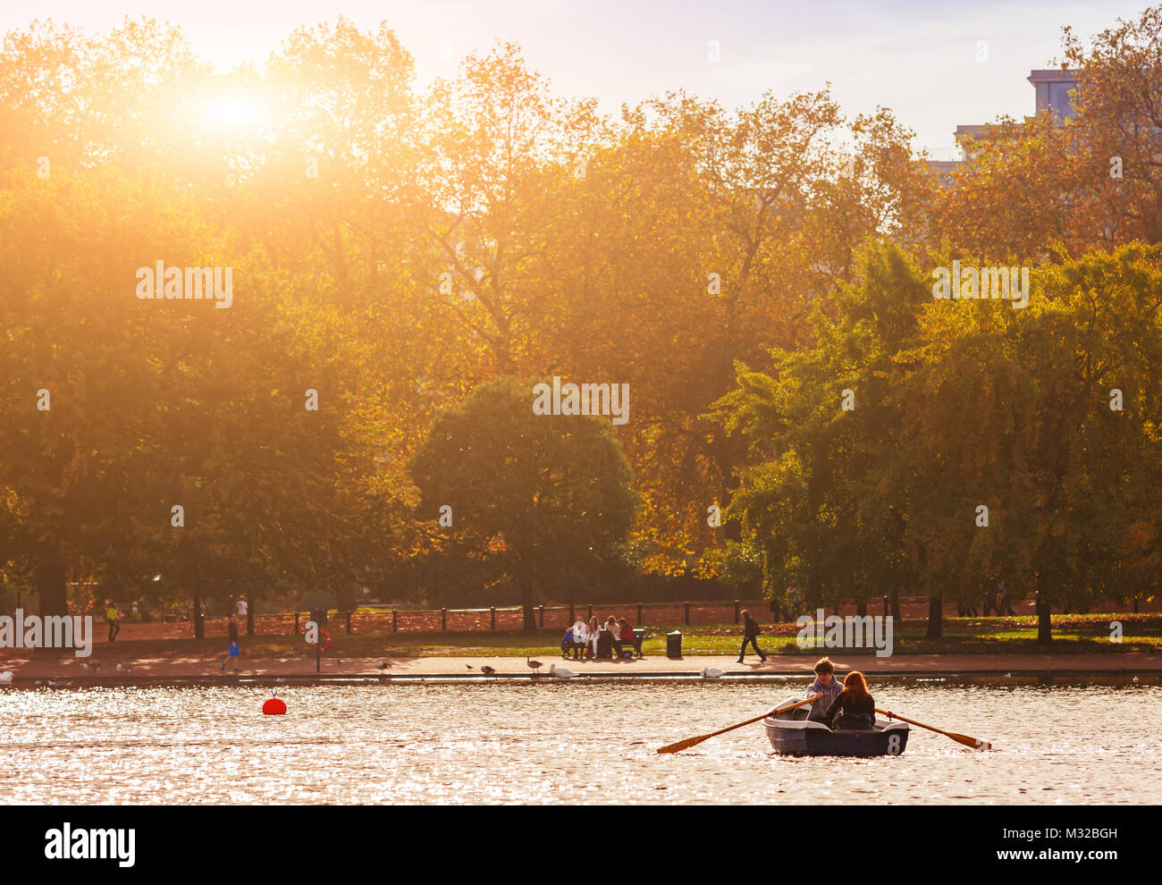 Hyde park ist einer der größten parks in london Fotos und