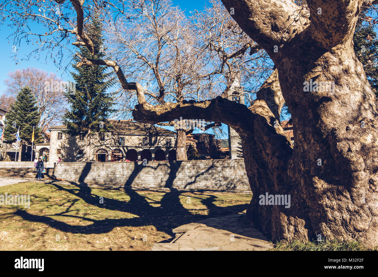 Der Hauptplatz in Mestovo ein kleines Dorf in den Bergen von