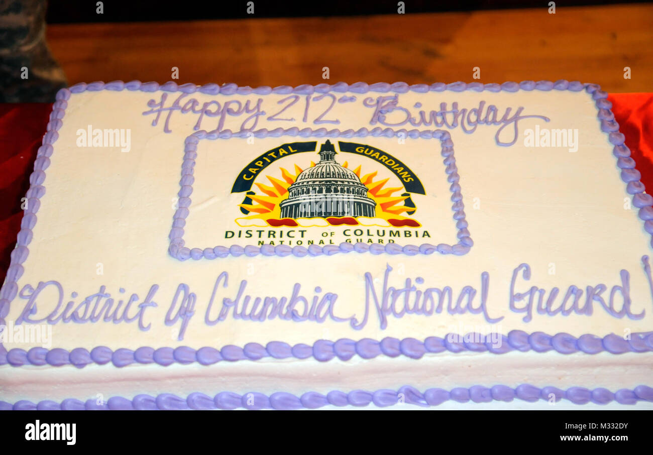 Die DC National Guard führte eine Kuchen- Zeremonie gefeiert Es 212Th Geburtstag. Cuttint er 