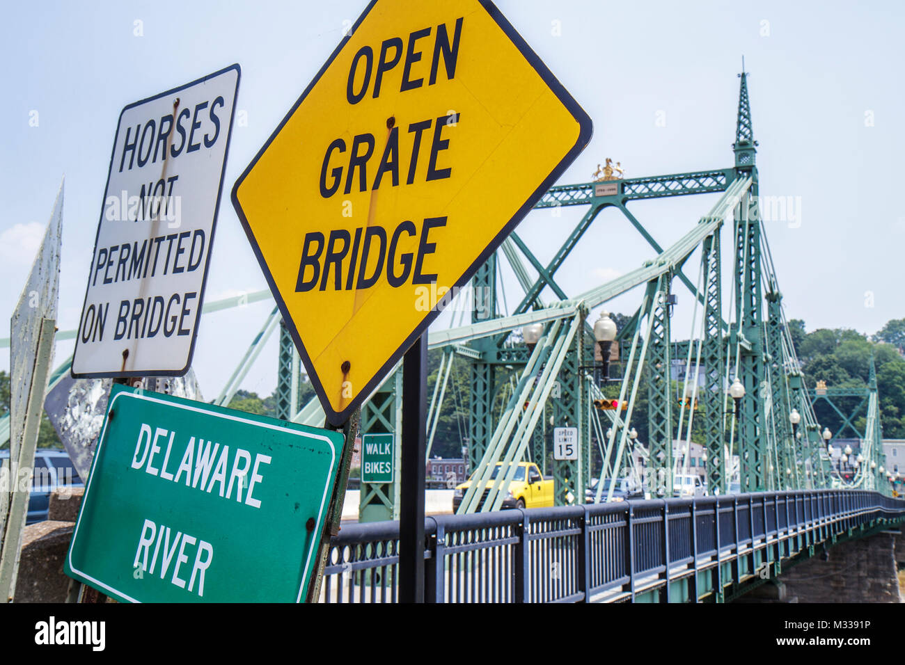 Pennsylvania, PA, Northeastern, Easton, Delaware River, Northampton Street Bridge, Verkehrsschilder, offenes Gitter, Pferde nicht erlaubt, Ingenieurwesen, Stahltraversen, rai Stockfoto