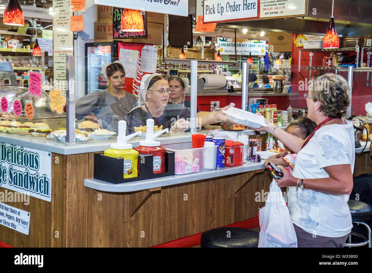 Philadelphia Pennsylvania, Reading Terminal Market, Center City, historischer Bauernmarkt, Bauernmarkt, Bauernmarkt, lokales Essen, Kunsthandwerk, Händler, Verkaufsstand, Einkaufsmöglichkeiten Stockfoto