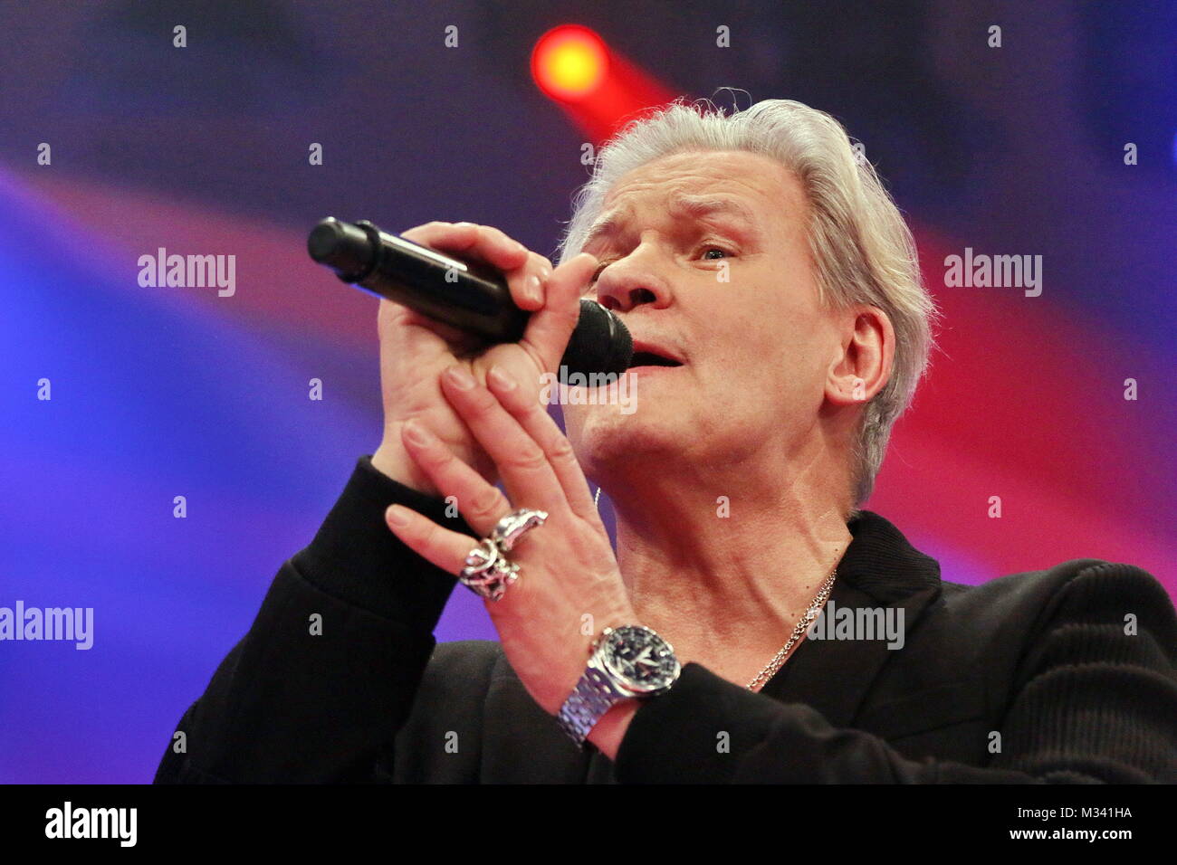 Johnny Logan (irischer Sänger und Komonist), Miss Germany 2016 - Das Finale im Europapark Rust - Am Donnerstag, 20. Februar 2016 wurde im Europapark zum 14. Mal der Titel "Miss Deutschland" vergeben. 900 Gäste wohnten der Proklamation im Dome bei, 200 Medienvertreter aus Presse, Funk und Fernsehen waren akkreditiert. Stockfoto