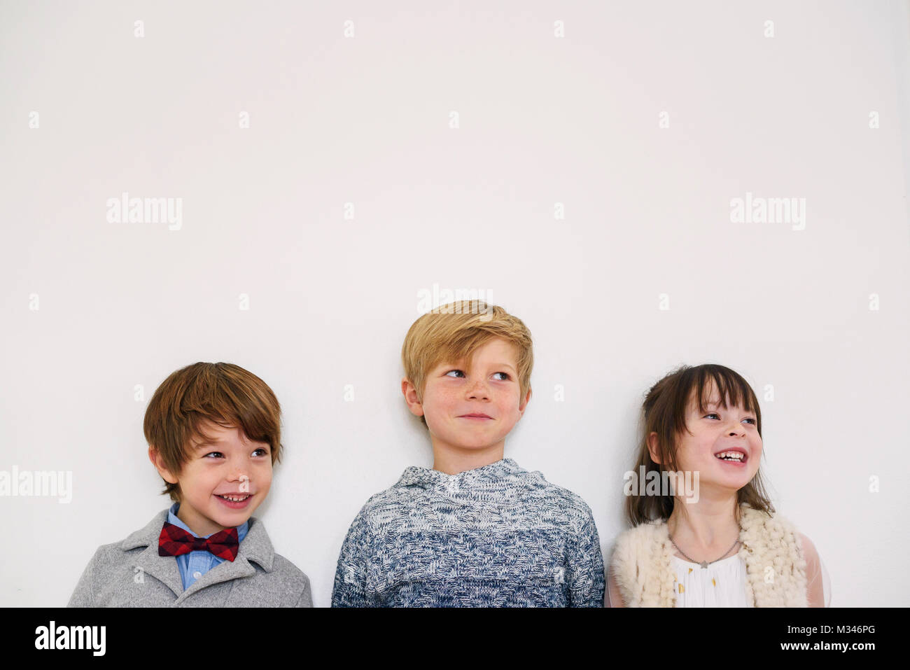 Porträt von drei lächelnden Kindern Stockfoto