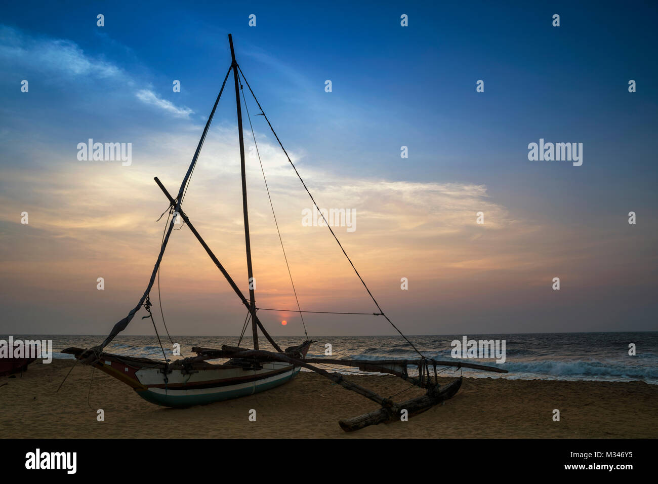 Angeln Boot in der Nähe der Strand von Negombo, Sri Lanka Stockfoto