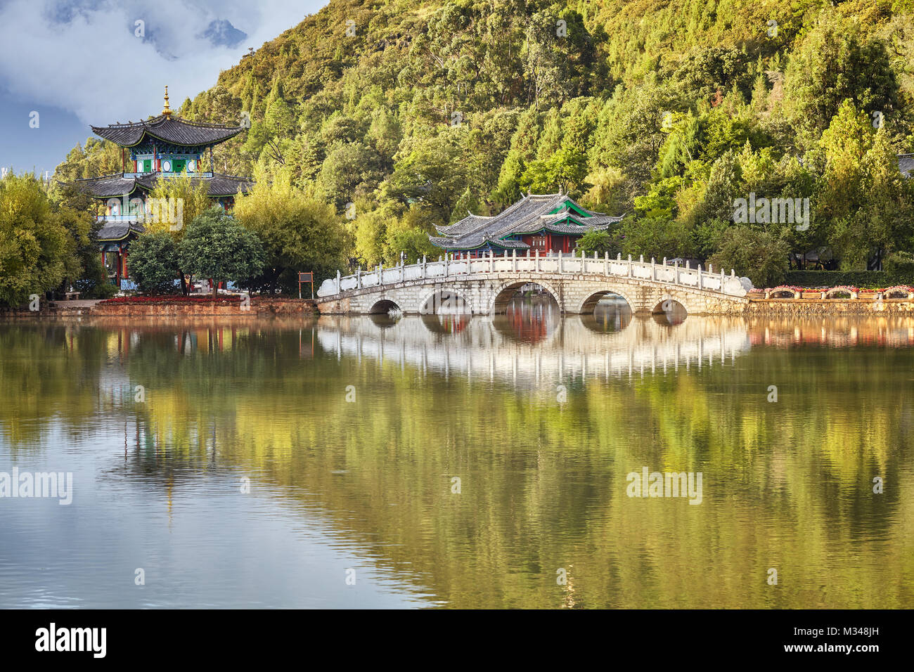 Suocui Brücke im Jade Spring Park in Lijiang, China. Stockfoto
