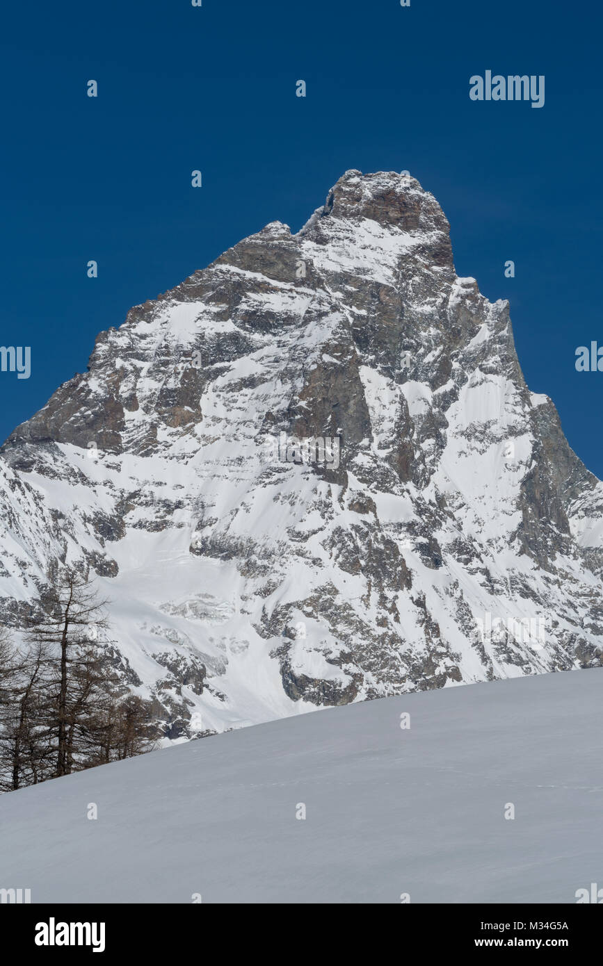 Die Südseite des Matterhorn-Cervino von Breuil-Cervinia, Italien gesehen Stockfoto