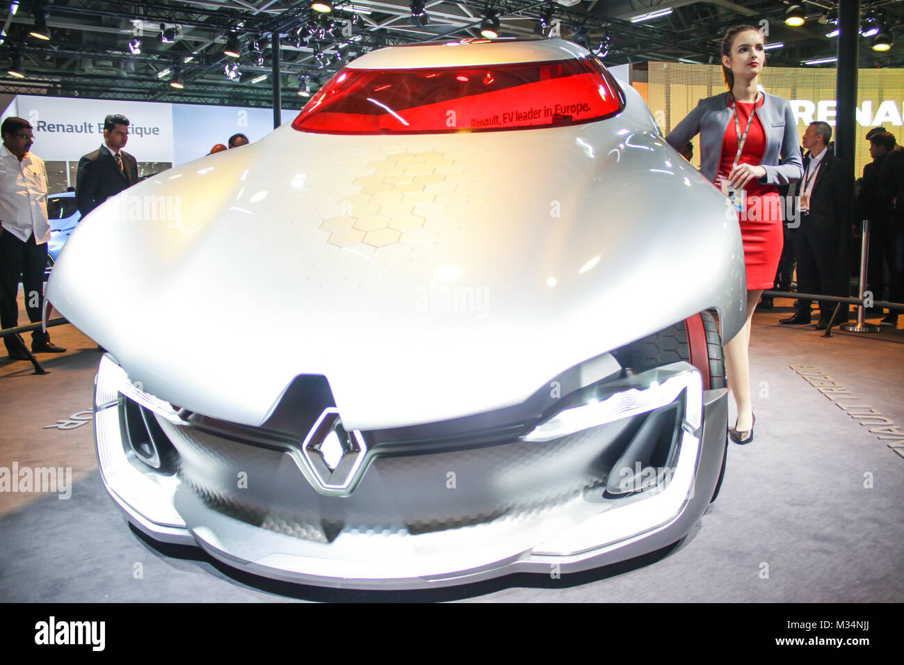 Noida, völlige Pradesh, Indien. 08. Februar, 2018. Renault präsentiert neuen Concept Cars 2 EVs in die Auto Expo 2018, Der Motor Show am 9 Feb 2018 - 14 Feb 2018, am Donnerstag in Indien Expo Mart, Greater Noida, Indien. Stockfoto