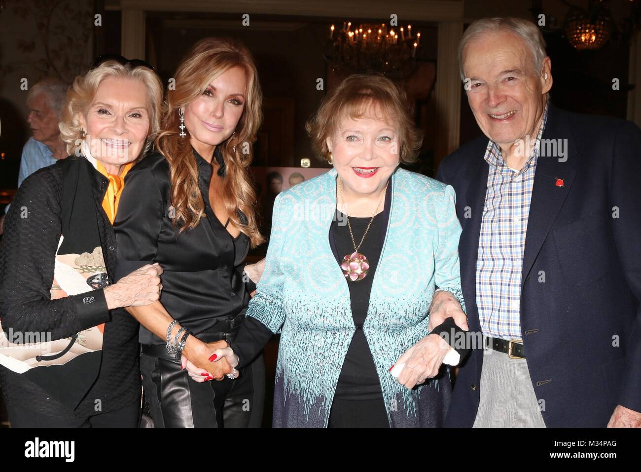 Suzanne Lloyd, Tracey Bregman, Lee Bell, John anwesend für Tracey Bregman 35th Jahrestag AUF DEN JUNGEN UND DIE RASTLOSEN, CBS TV City, Los Angeles, CA Februar 2, 2018. Foto von: Priscilla Grant/Everett Collection Stockfoto