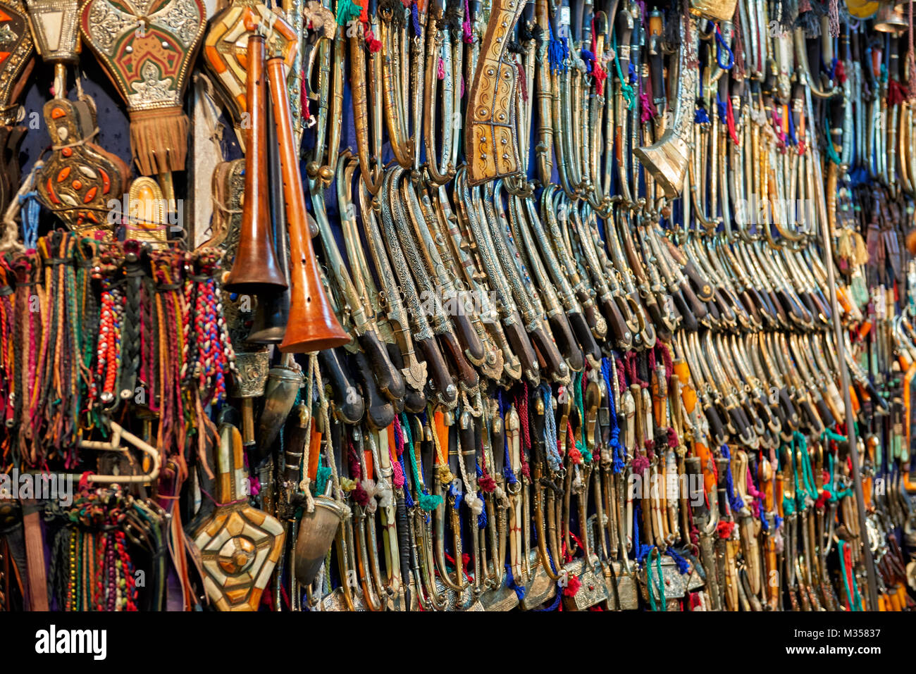 Souvenirs auf Berber Markt in Marrakesch, Marokko, Afrika Stockfoto