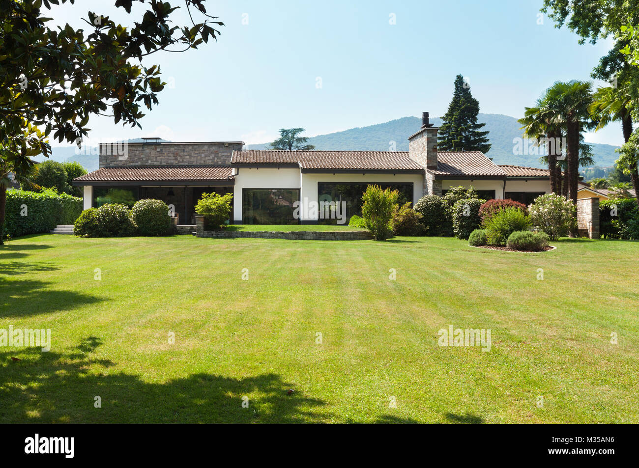 Landhaus, Blick vom Garten Stockfoto