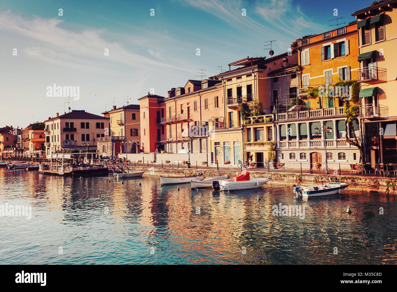 Morgen in Peschiera del Garda, Italien, Pastell retro getönt Stockfoto