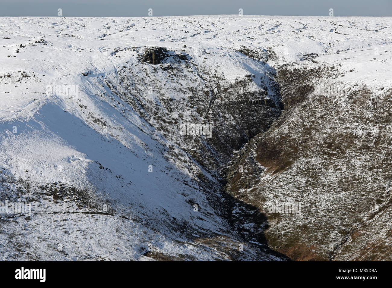 Luftaufnahme von einer verschneiten Tal Szene auf der Pennines, Großbritannien Stockfoto