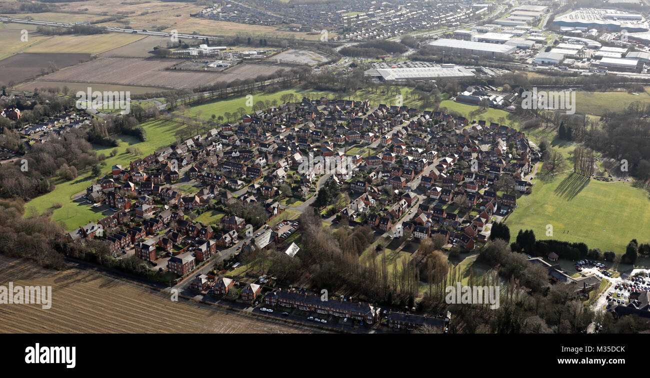 Luftaufnahme von eine neue Wohnsiedlung Entwicklung. Norden Warrington, Cheshire, Großbritannien Stockfoto