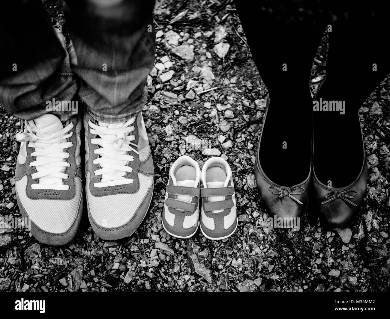 Mama, Papa und Baby Schuhe, nur die Schuhe in Schwarz und Weiß Stockfoto