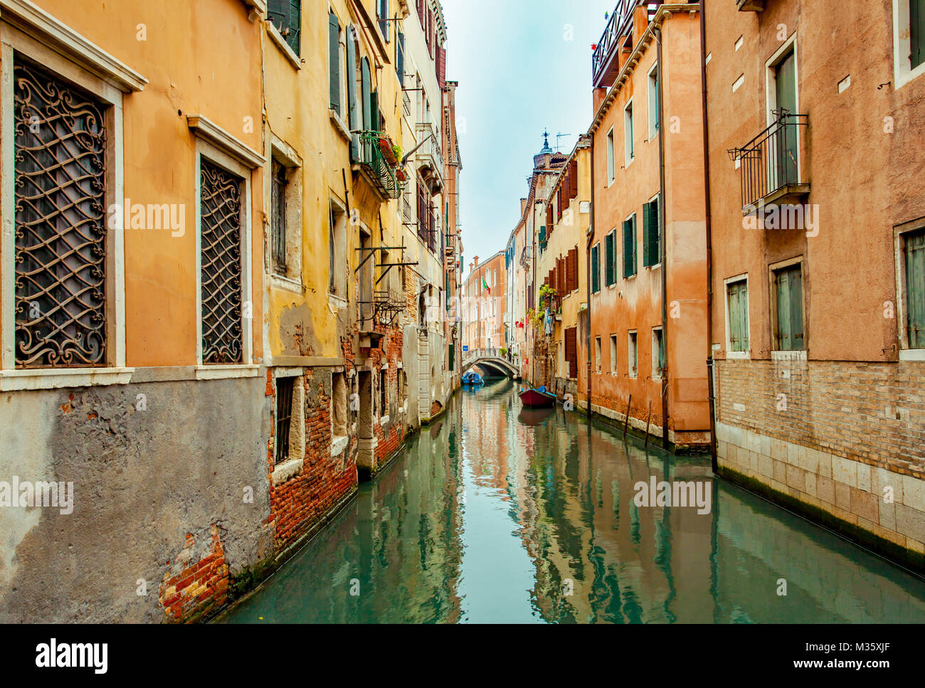 Kleiner Kanal Lagunenstadt Venedig im Winter Reisen Italien Europa Weltkulturerbe Stockfoto