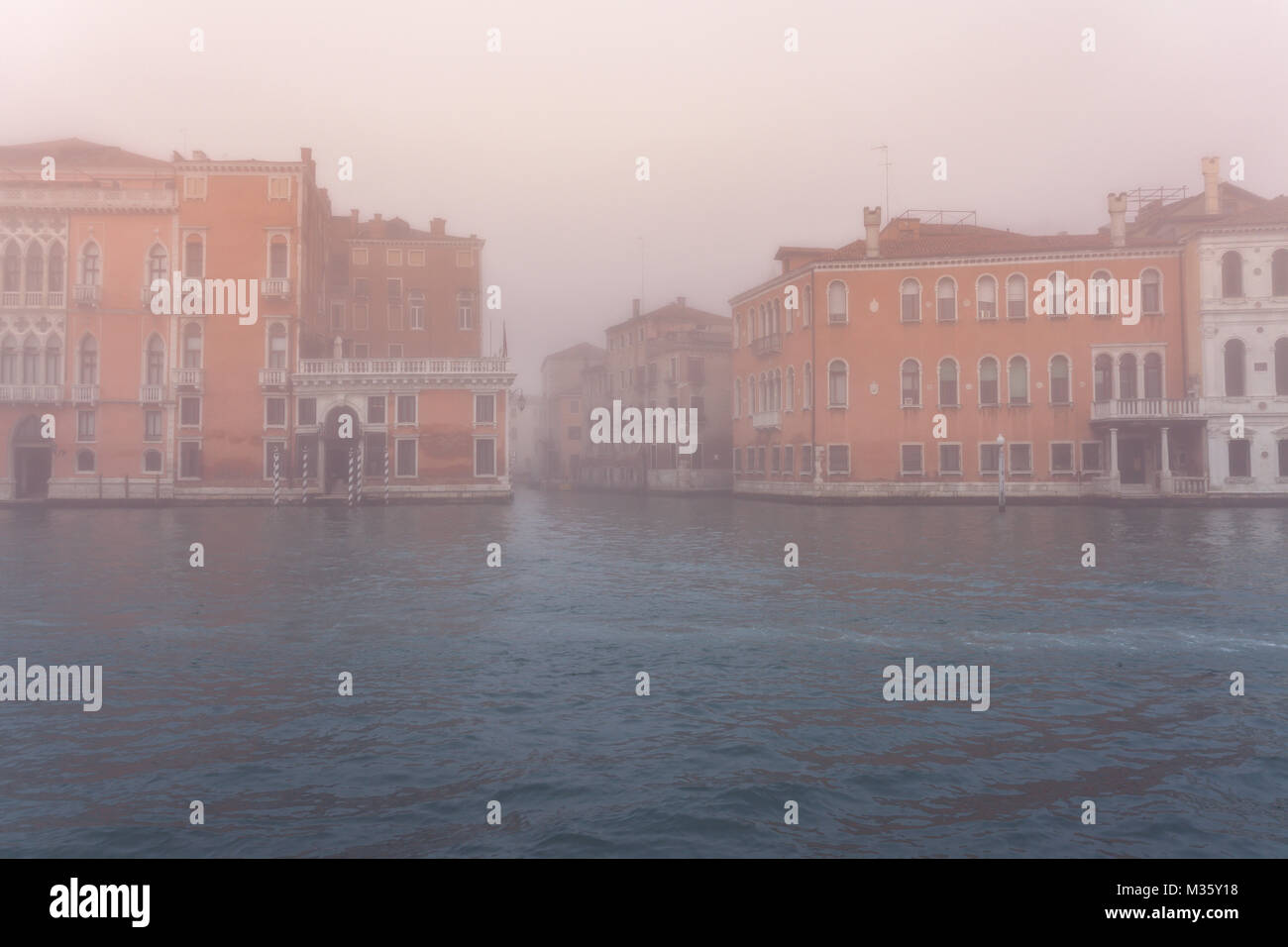 Venedig Canal Grande im Morgennebel Lagunenstadt Italien Reisen Europa Welt Erbe Stockfoto