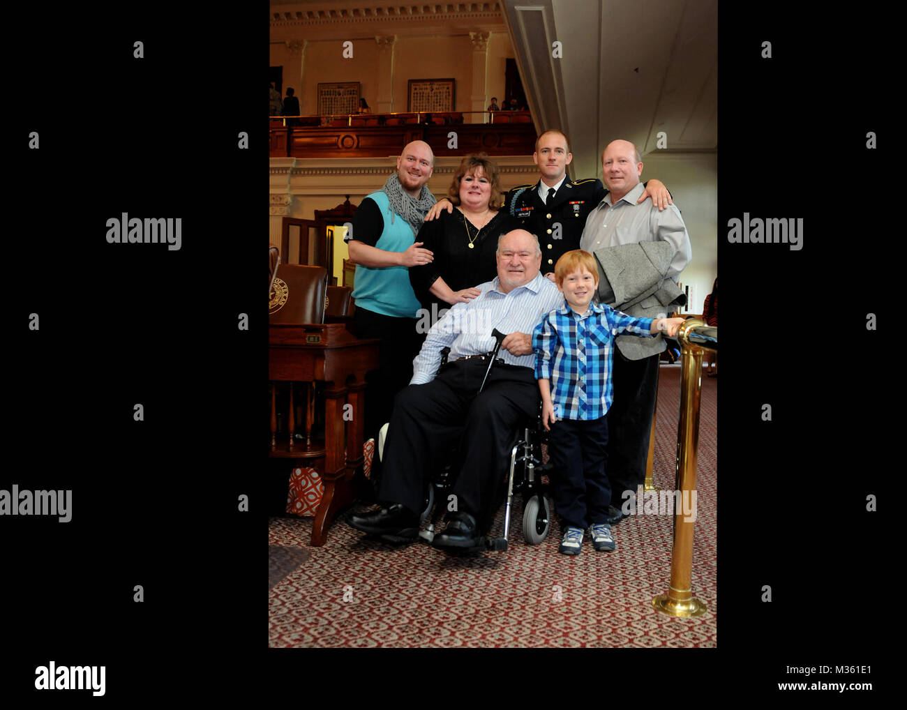 Officer Candidate School Class 58 feiert die Staffelung von 17 Kandidaten aus der Bravo Company, 2.BATAILLON, 136 Regiment, Texas Army National Guard. Die Inbetriebnahme Zeremonie wurde an der Texas Capitol, Austin, Texas, Sugust 15 Th, 2015 statt. Texas National Guard Foto von Armee MSG Ken Walker. OCS-Klasse 58 Abitur 15 Aug 2015 von Texas militärische Abteilung Stockfoto