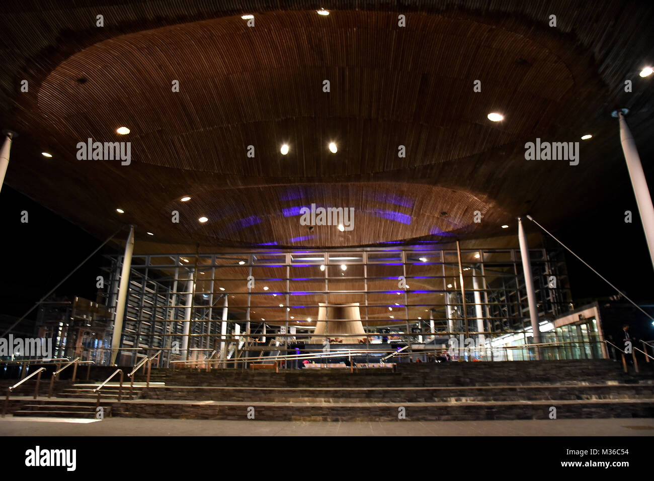 Nacht Bilder der Senedd, die Nationalversammlung für Wales und der Pier Head Gebäude, Cardiff Bay, South Wales Stockfoto