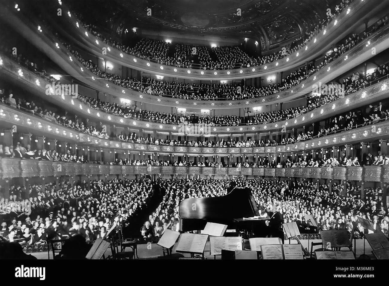 JOSEF HOFFMANN (1876-1957), Polnisch-amerikanische Pianist an der Metropolitan Opera, New York, am 28. November 1937. Eine Gala Nacht der Jahrestag der sein Debüt in Amerika zu feiern. Stockfoto