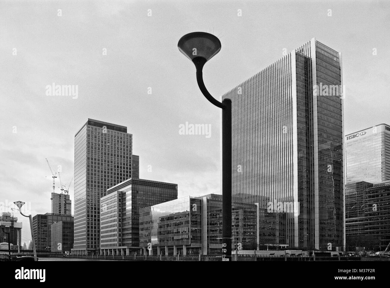Bürogebäude auf South Dock, Geschäftsviertel Canary Wharf, East London, Großbritannien Stockfoto