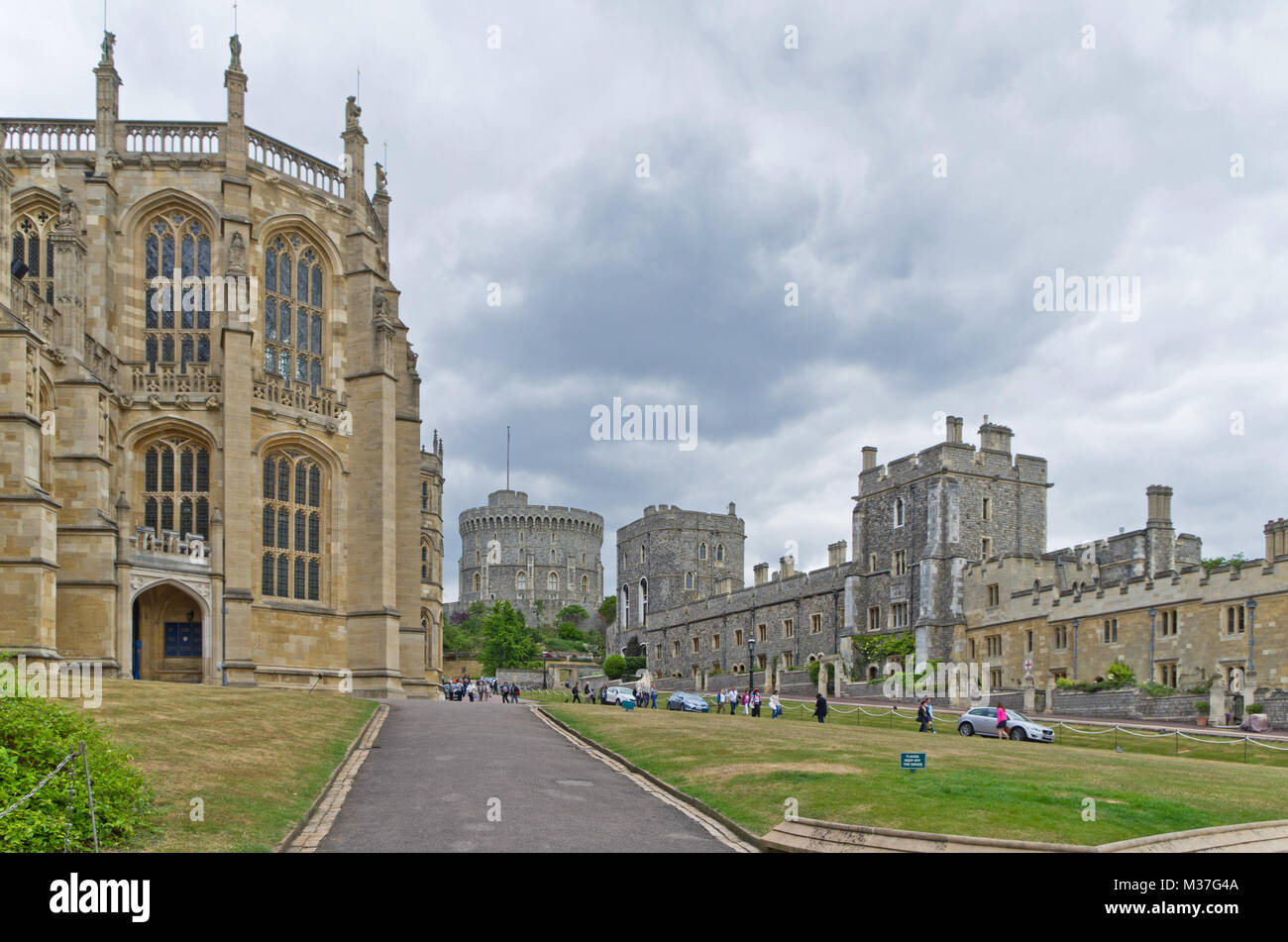 Untere Station auf dem Gelände des Windsor Castle mit St George's Kapelle auf der linken Seite; dies ist der Ort für die Hochzeit von Prinz Harry & Meghan Markle Stockfoto