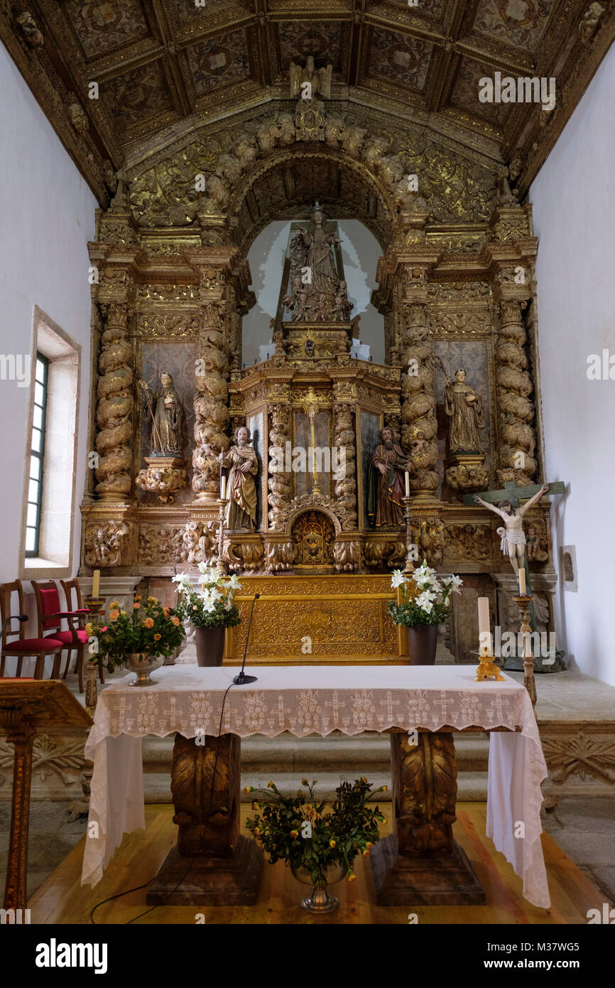 Altar der Katholischen Kirche Nossa Senhora da Assunção de Tabosa aka Convento de São Bernardo, Tabosa tun, Carregal Sernancelhe, Portugal, Europa Stockfoto