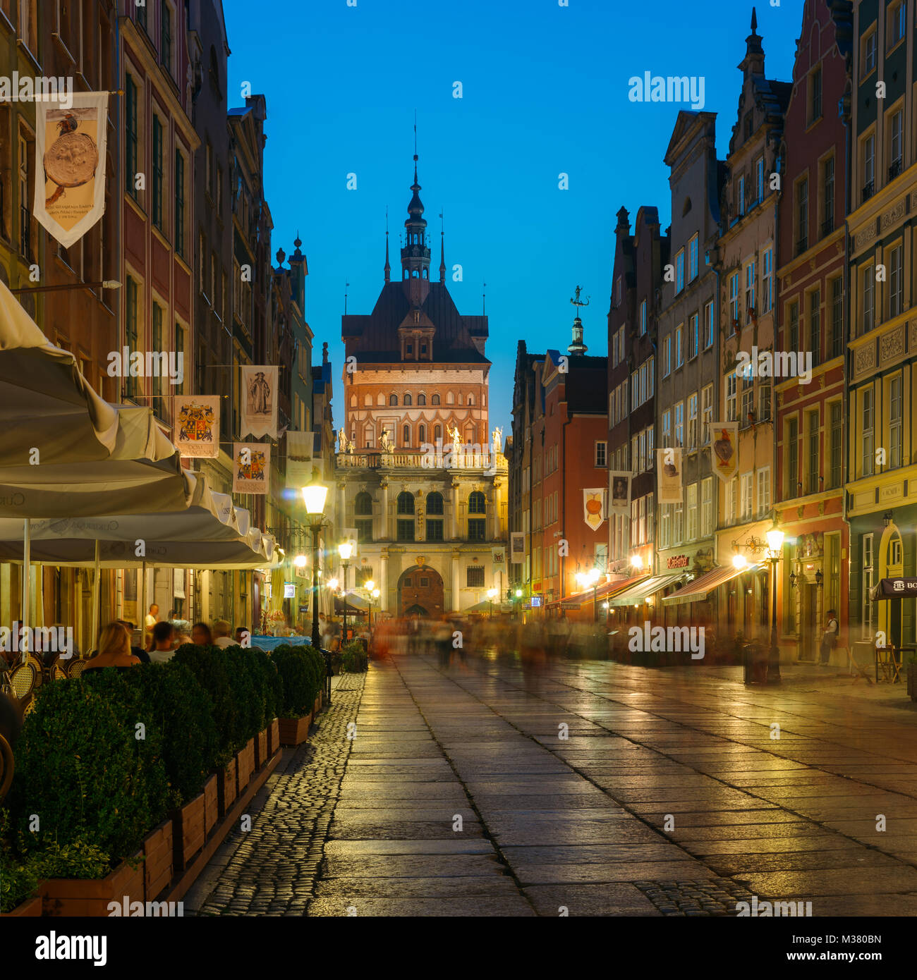 Danzig, Polen - 11. September 2016: Golden Gate und Gefängnis Turm am Abend wie von Long Lane, historischen Stadtzentrum (srodmiescie), Danzig gesehen Stockfoto