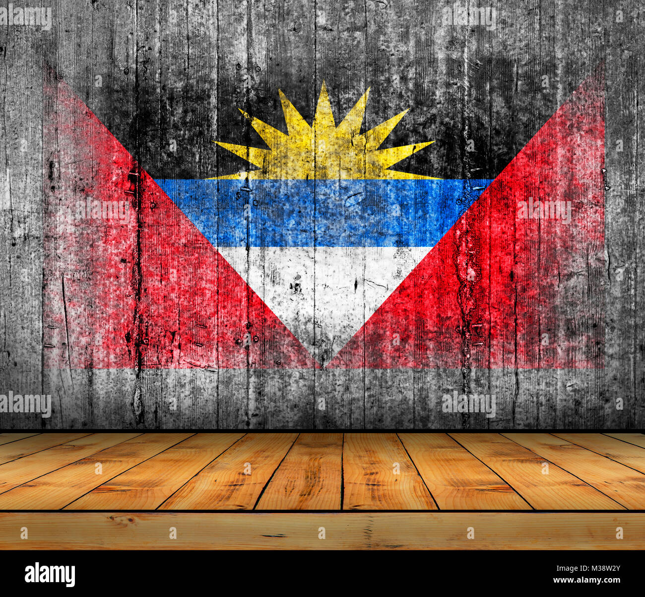 Lettland Flagge auf Hintergrund Textur grauer Beton mit Parkettboden lackiert Stockfoto