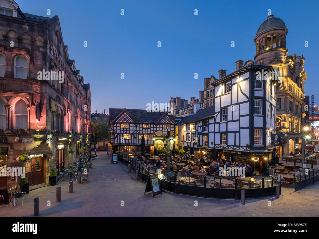 Die Shambles und Shambles Square bei Nacht, Manchester, Greater Manchester, England, Großbritannien Stockfoto