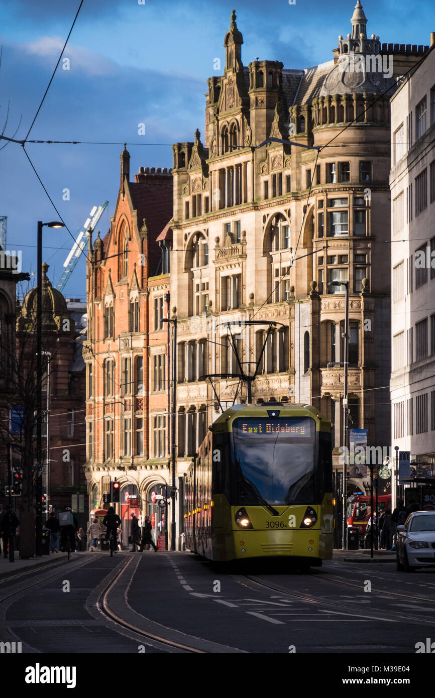 Ein metrolink Tram auf der Princess Street im Stadtzentrum von Manchester Stockfoto