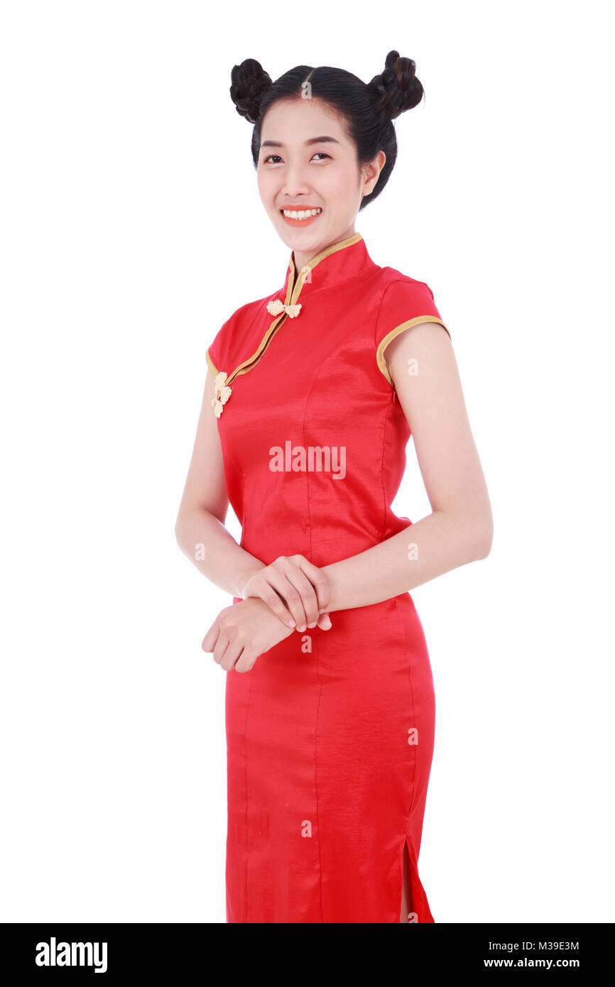 Schöne Frau tragen rote Cheongsam im Konzept der happy Chinese New Year