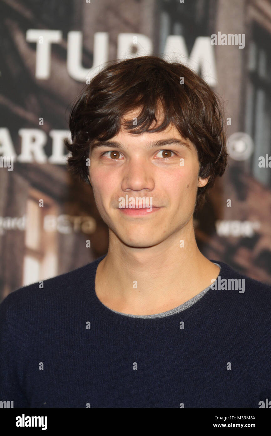 Sebastian Urzendowsky Fotos Und In Hoher Aufl Sung Alamy Sebastian Urzendowsky Photocall Des Ard Filmdoku Der Turm East Hotel Hamburg 09082012 M39m8x 