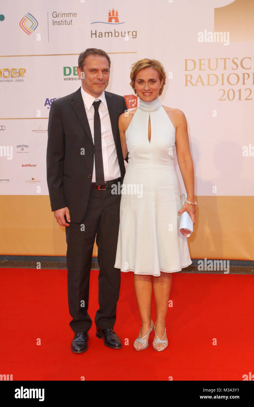 Caren Miosga mit Tobias Grob, Verleihung 'Deutscher Radio Preis 2012" im Schuppen 52 im Freihafen, Hamburg, 06.09.2012 Stockfoto