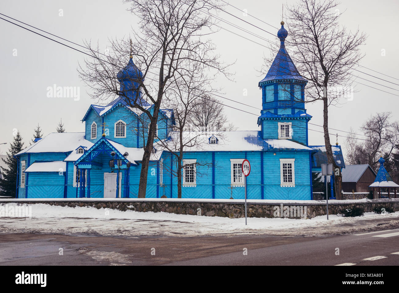 Orthodoxe Kirche der Erhöhung des Heiligen Kreuzes in Narew Dorf, Hajnowka County im Nordosten der Woiwodschaft Podlachien in Polen Stockfoto