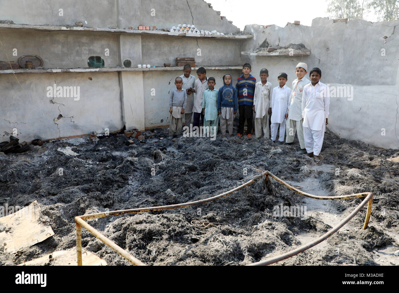 Jammu, Indien. 09 Feb, 2018. Beschädigte Haus nach schwerem Beschuss durch pakistanische Truppen an der Grenze in R.S Pura Sektor Jammu. Credit: Shilpa Thakur/Pacific Press/Alamy leben Nachrichten Stockfoto