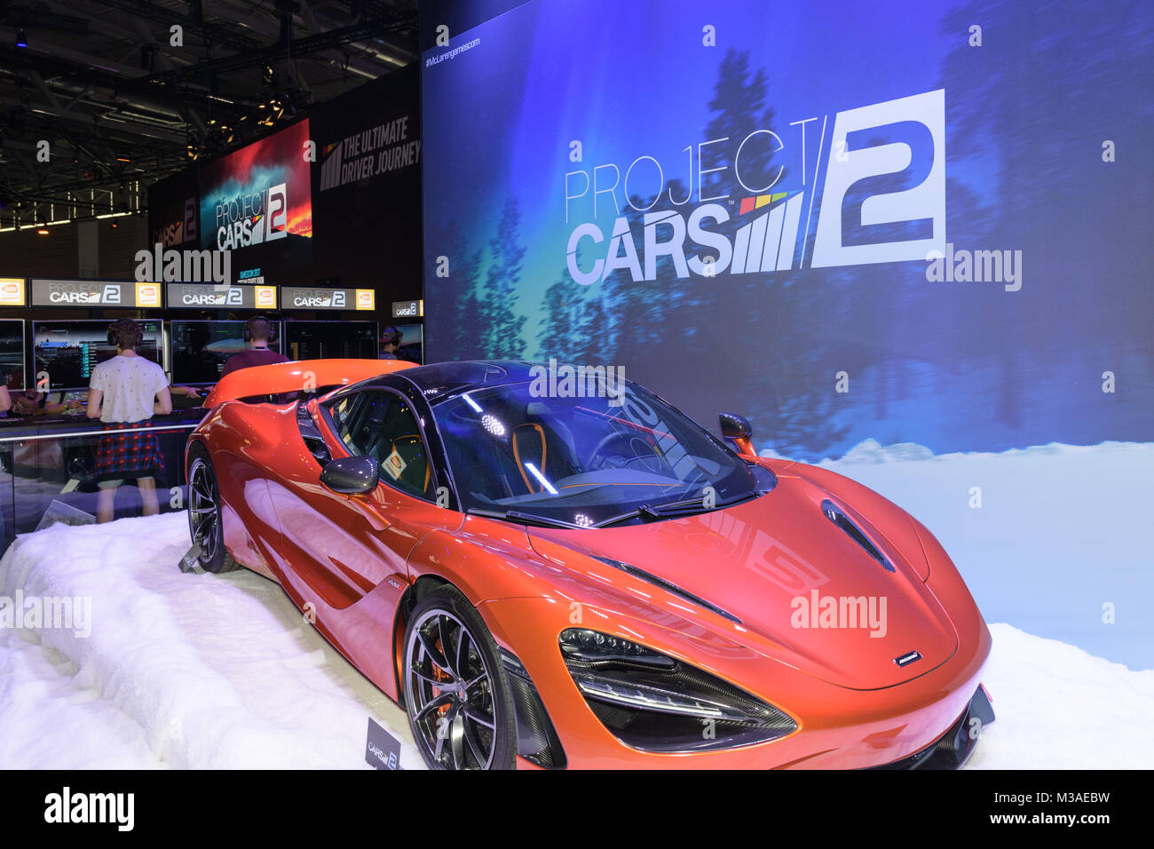 Köln, Deutschland - 24. August 2017: Ein roter Rennwagen fördert das Spiel Projekt Autos 2 am Stand von Bandai Namco auf der Gamescom 2017. Die gamescom ist ein tra Stockfoto