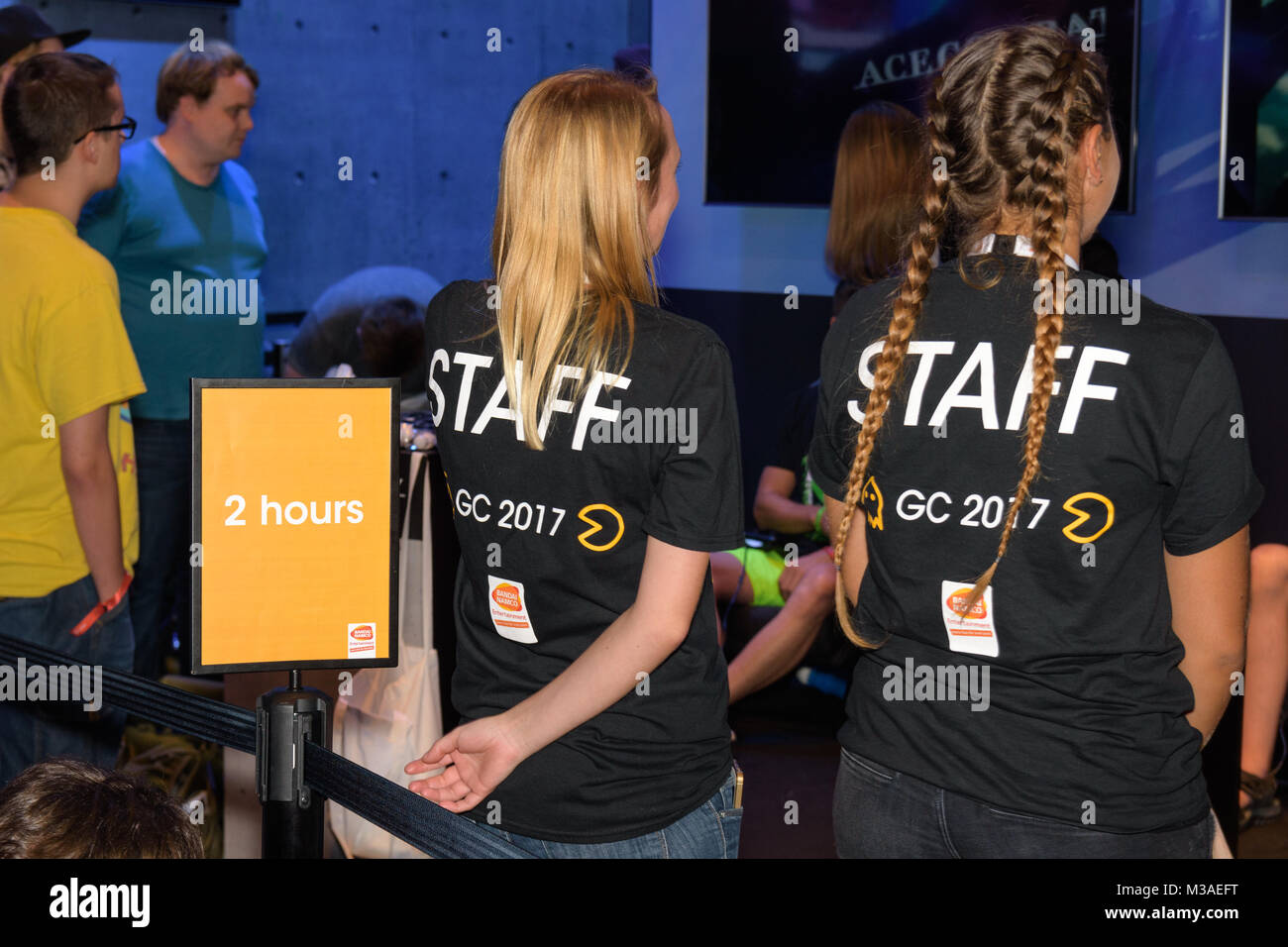 Köln, Deutschland - 24. August 2017: Auf dem Stand der Firma Bandai Namco, die 2 Stunden Wartezeit für das nächste Spiel zu starten Mit der Ga-Zeichen Stockfoto