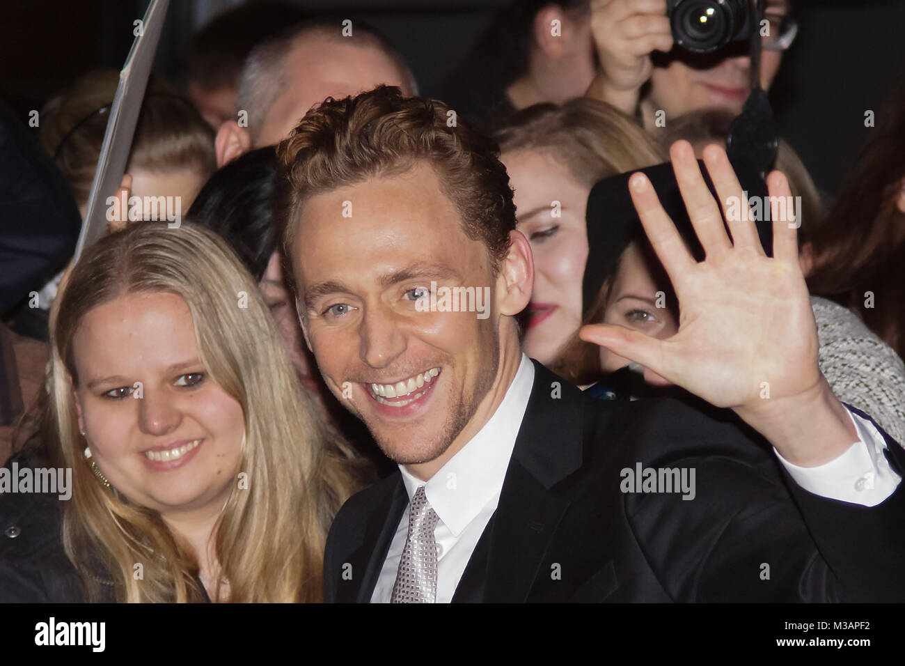 Tom Hiddleston auf dem roten Teppich bei der deutschlandpremiere von-Thor - Königreich des Dunklen - im CineStar Kino im Berliner Sonycenter. Stockfoto