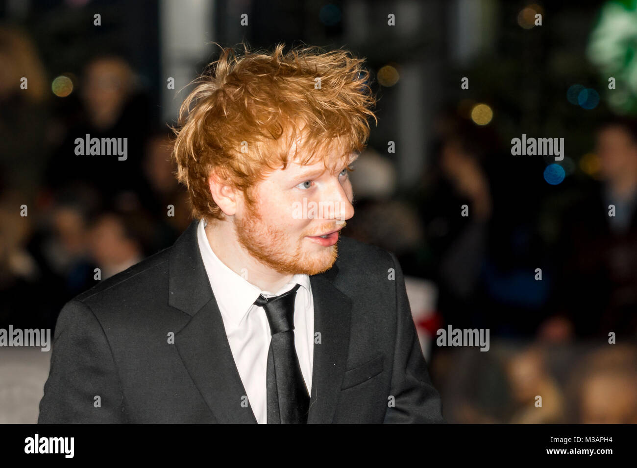 Ed Sheeran auf dem roten Teppich der gigantischen - Hobbit - Der Hobbit - Smaugs Einöde, Premierenkino Europa-Premiere im CineStar im Sony Center in Berlin. Stockfoto