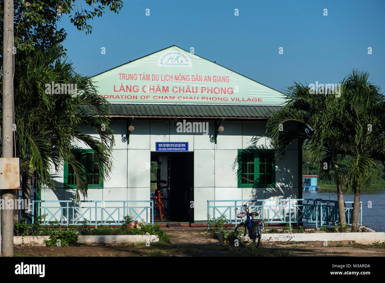 Dorf Co-op-Gebäude, Mekong Delta, Vietnam Stockfoto