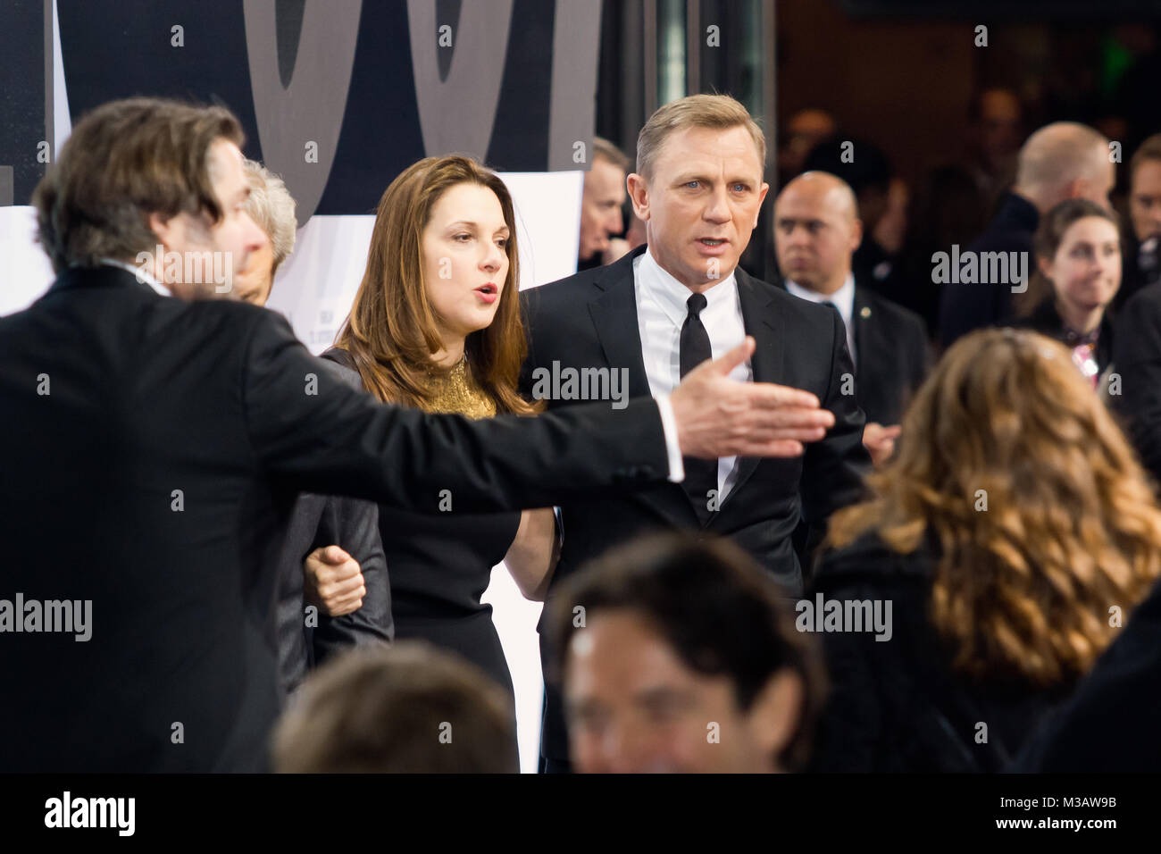 Barbara Broccoli Daniel Craig Auf Dem Roten Teppich Zur Deutschlandpremiere Zum Neuen James Bond 007 Skyfall Im Berliner Theater Am Potsdamer Platz Marlene Dietrich Platz 1 Stockfotografie Alamy