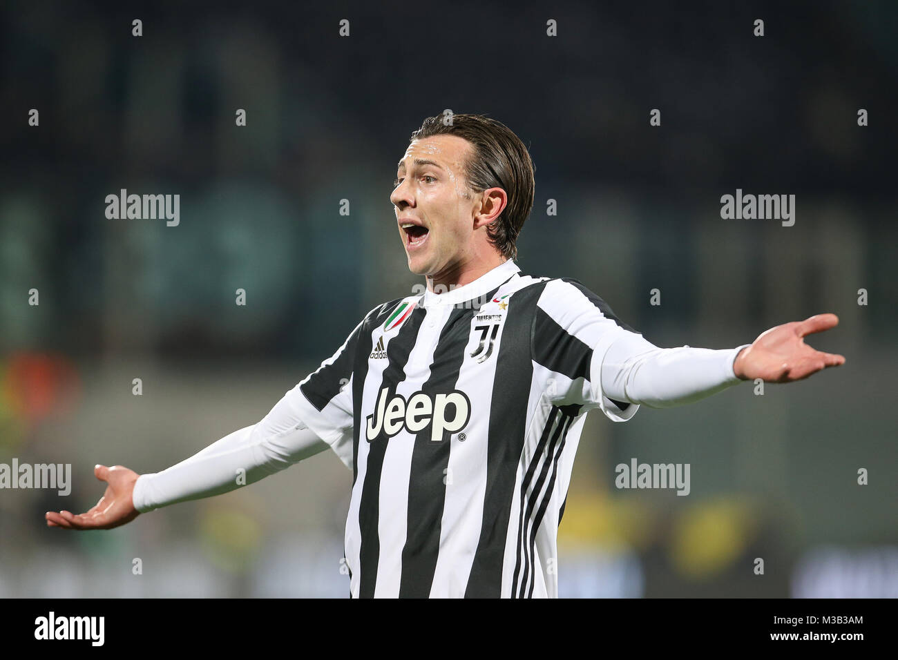 9. Februar 2018, Stadio Artemio Franchi, Florenz, Italien; Serie A Fußball, ACF Fiorentina gegen Juventus Turin; Federico Bernardeschi von Juventus Turin reagiert, nachdem eine Entscheidung der Schiedsrichter Credit: Giampiero Sposito/Alamy leben Nachrichten Stockfoto