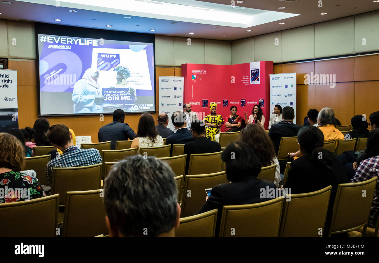 Kuala Lumpur, Malaysia. 10. Februar, 2018. Anstrengenden Tag mit Forum und sprechen, Gastredner Zoleka Mandela auf dem UN-HABITAT World Urban Forum 9 (WUF9) in Kuala Lumpur, Malaysia. © Danny Chan/Alamy Leben Nachrichten. Stockfoto