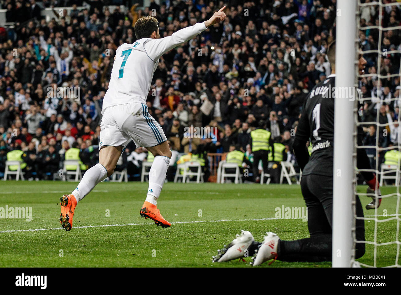 Cristiano Ronaldo (Real Madrid) feiert sein Ziel, die es (4, 0) La Liga Match zwischen Real Madrid vs Real Sociedad im Santiago Bernabeu in Madrid, Spanien, 10. Februar 2018. Credit: Gtres Información más Comuniación auf Linie, S.L./Alamy leben Nachrichten Stockfoto