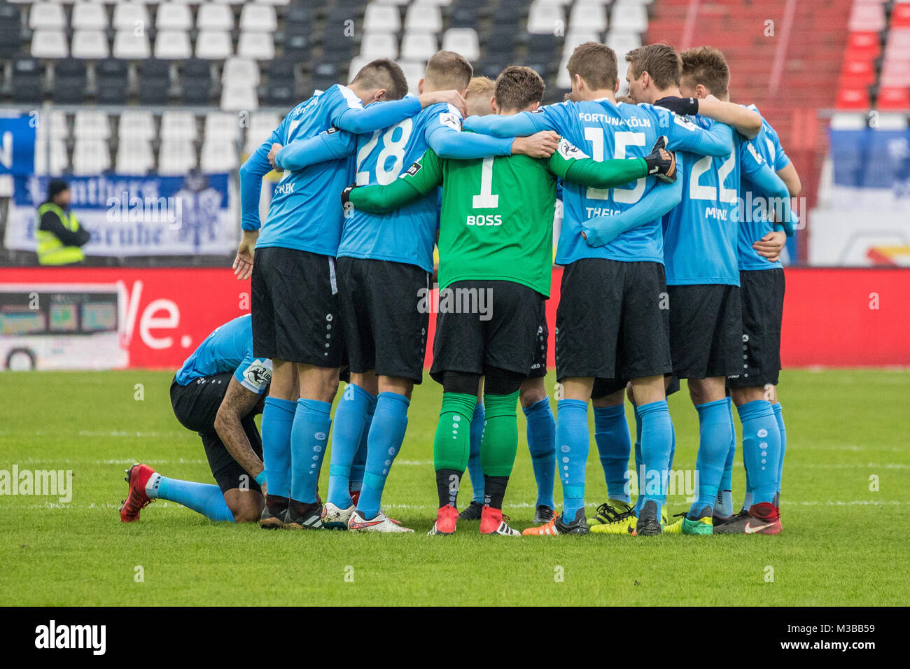 Deutsche Fußball - KSC vs Fortuna Köln, Ergebnis 1:0 - DFB dritte Liga Fußball-Spiel im Karlsruher Wildparkstadion, 11. Feb 2018. - 13.826 Zuschauer, Stockfoto