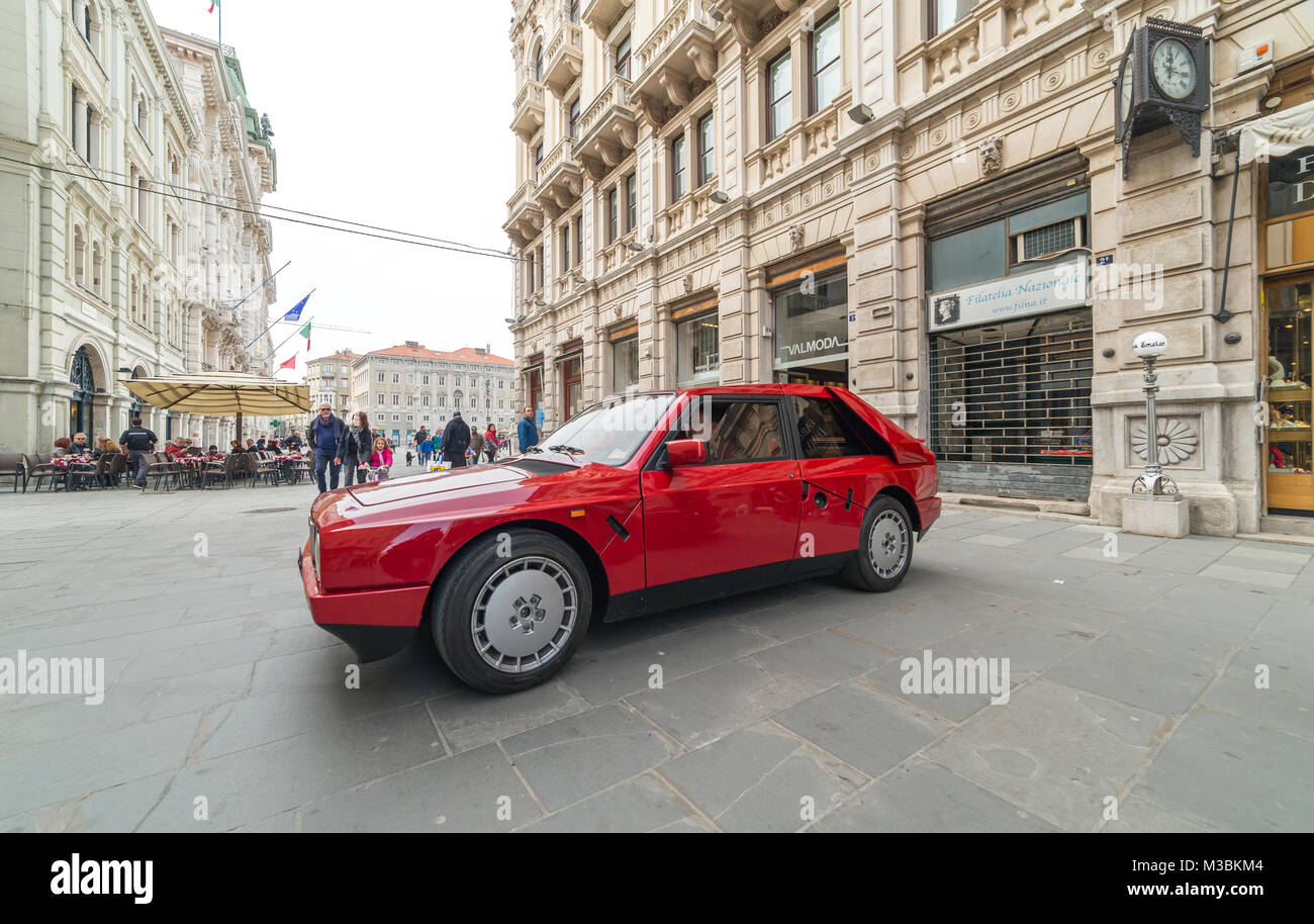 Triest, Italien - 3. APRIL: Foto von einem seltenen Lancia Delta S4 auf der Triest Opicina Historischen. APRIL 3, 2016. Triest Opicina Historischen ist Regelmäßigkeit laufen f Stockfoto