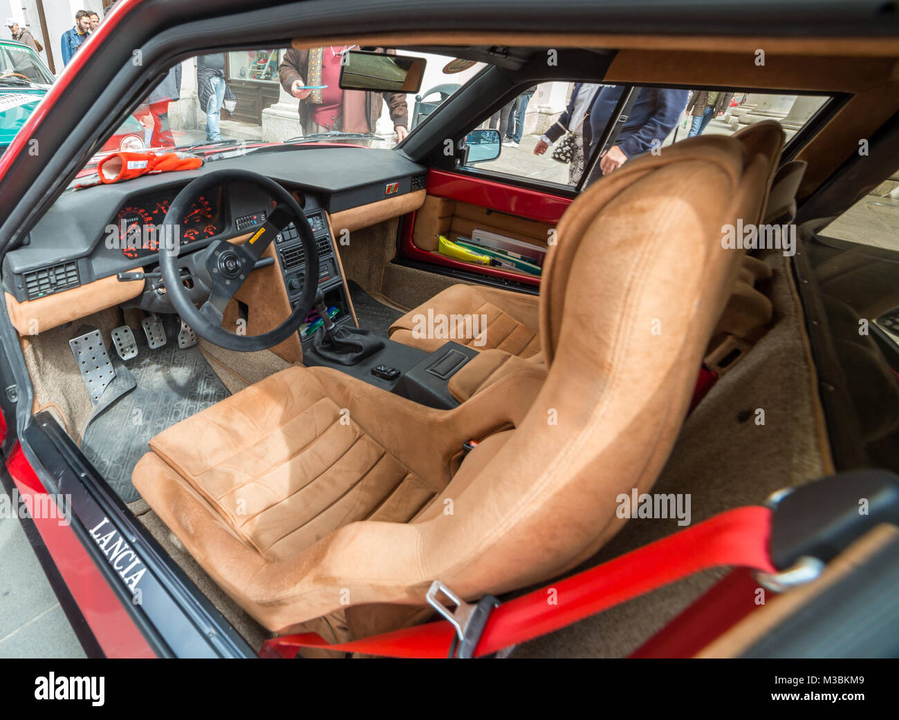 Triest, Italien - 3. APRIL: Foto von einem seltenen Lancia Delta S4 auf der Triest Opicina Historischen. APRIL 3, 2016. Triest Opicina Historischen ist Regelmäßigkeit laufen f Stockfoto