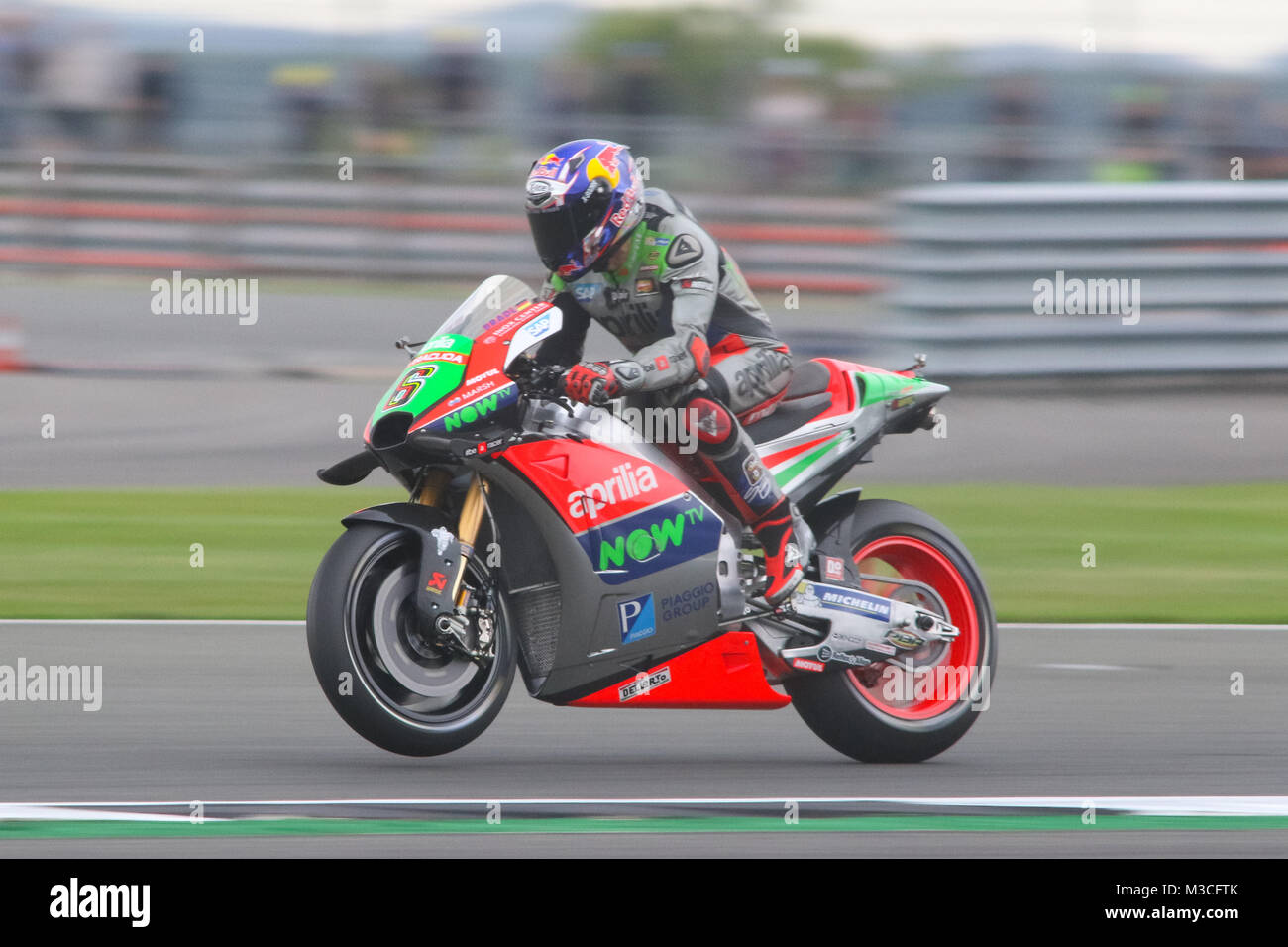 Stefan Bradl auf dem Aprilia RS-GP im freien Training für den Octo Britischen Grand Prix 2016 Stockfoto